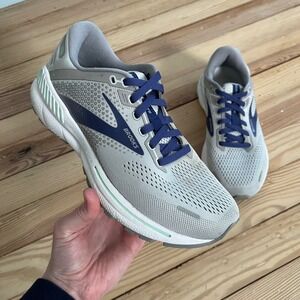 Brooks Adrenaline GTS 22 Women's Running Shoes Gray‎ Navy Size 7 Wide athletic